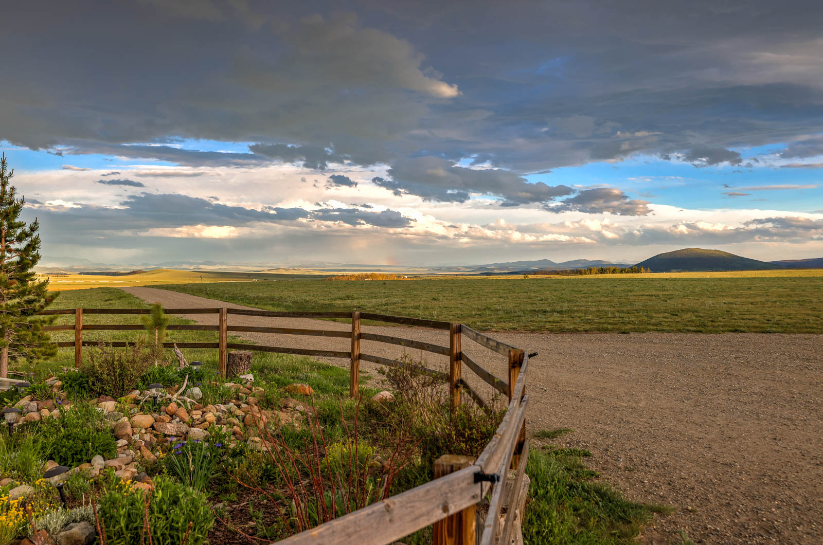 ranch in Colorado for sale dirt driveway