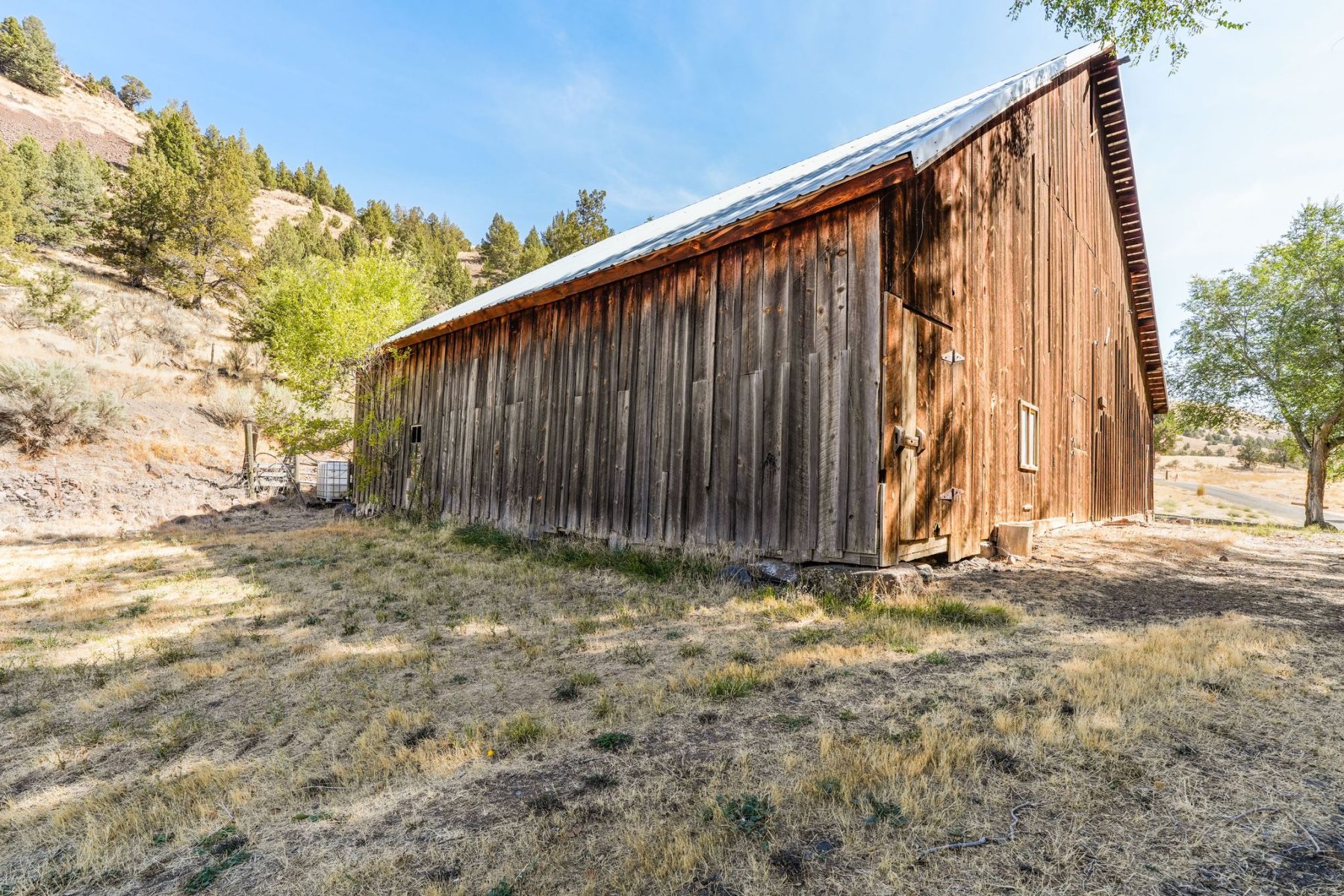 Seven_Springs_Butte_creek_storage_shed(4)