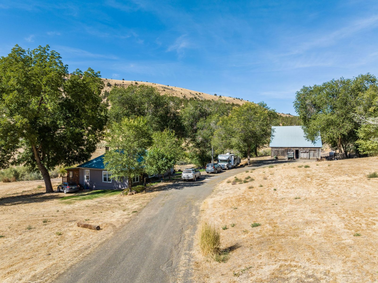 Seven_Springs_Butte_creek_road_entrance