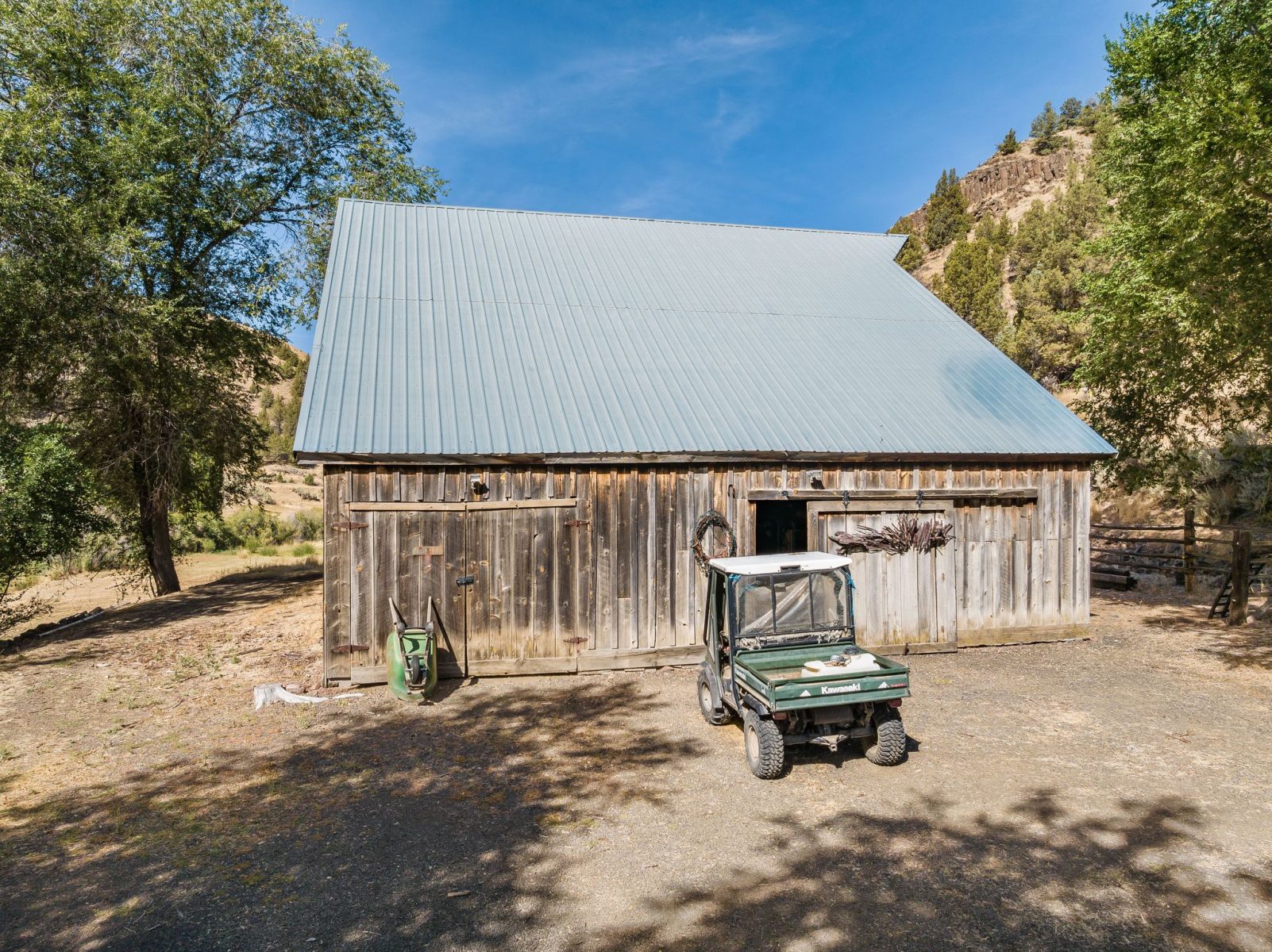 Seven_Springs_Butte_creek_storage_shed