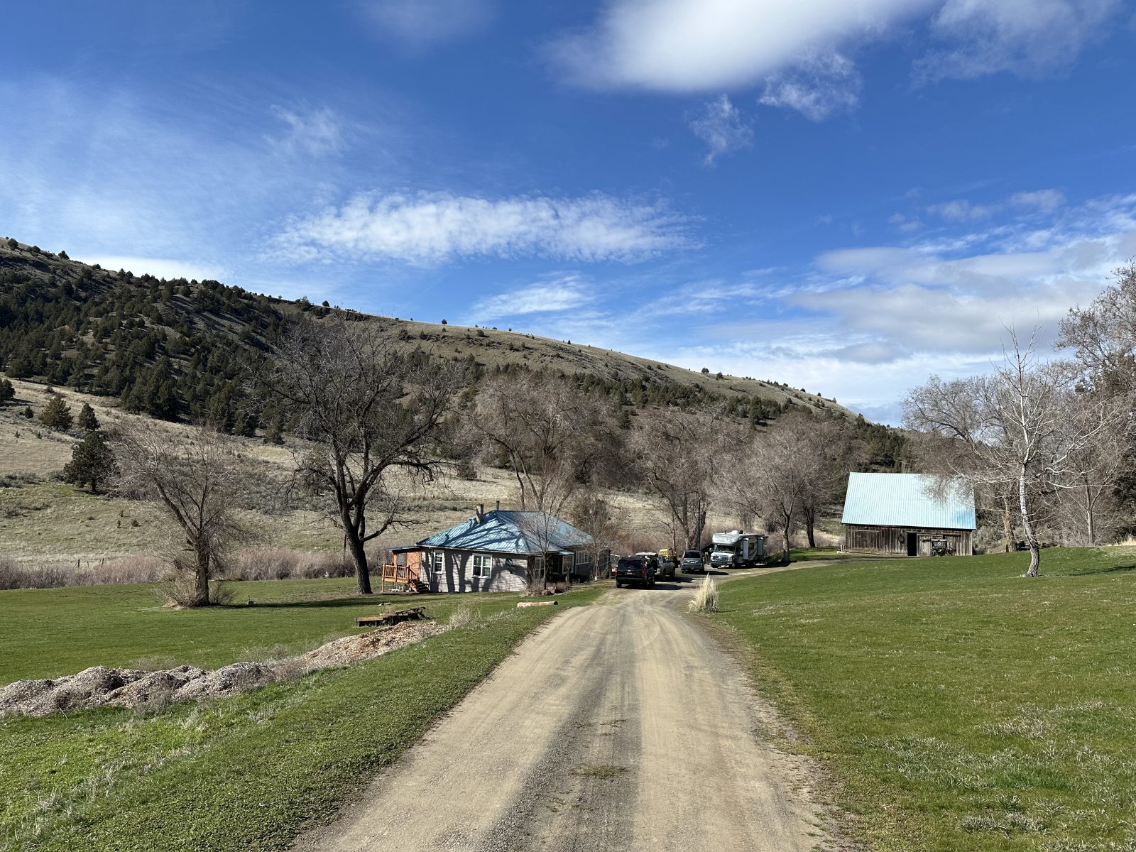 Seven_Springs_Butte_creek_road