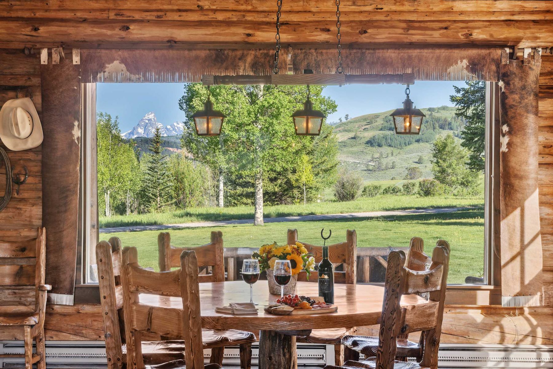 red_hills_ranch_jackson_hole_wyoming_outdoor_dining