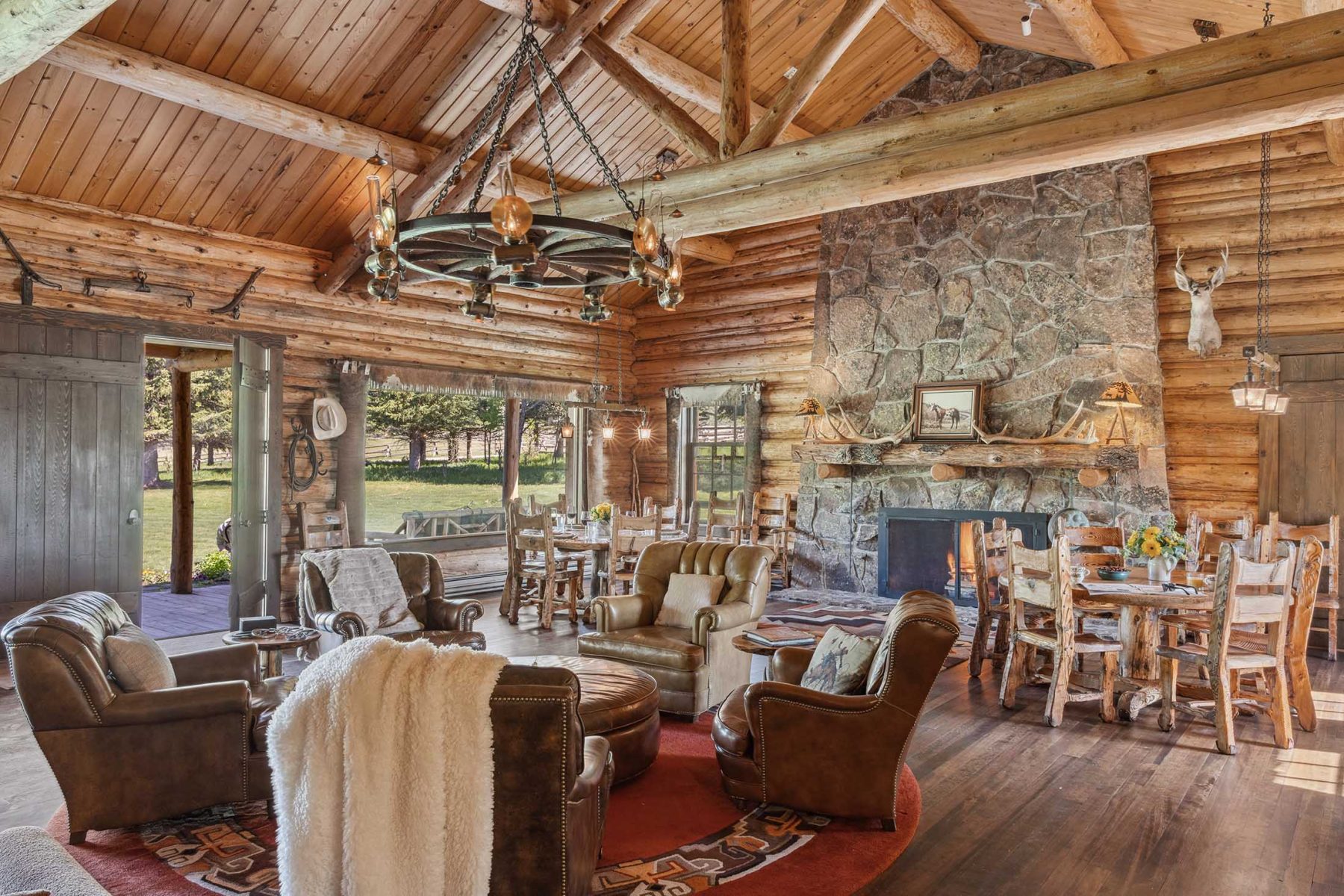 red_hills_ranch_jackson_hole_wyoming_living_room(2)