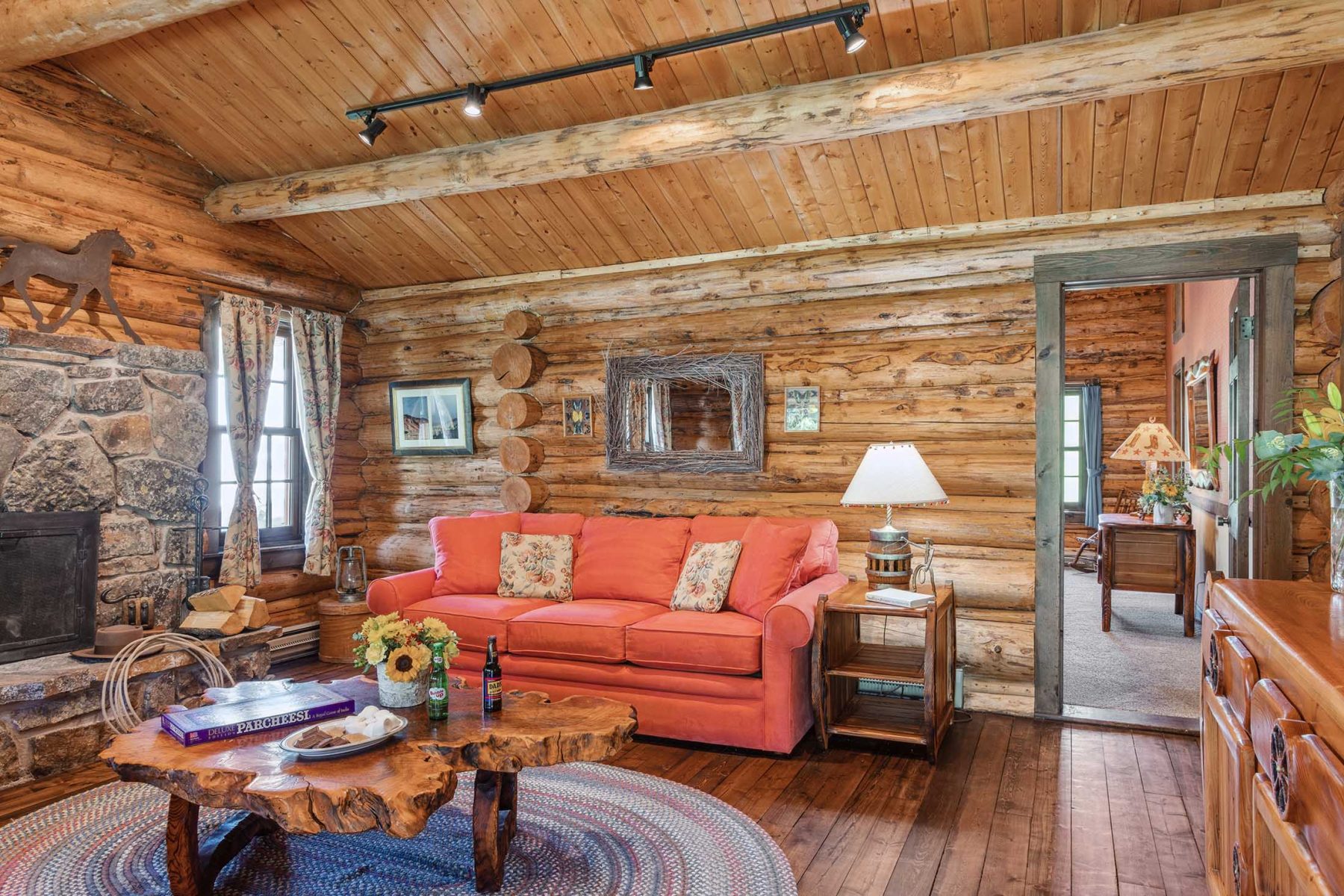 red_hills_ranch_jackson_hole_wyoming_cabin_3_living_room