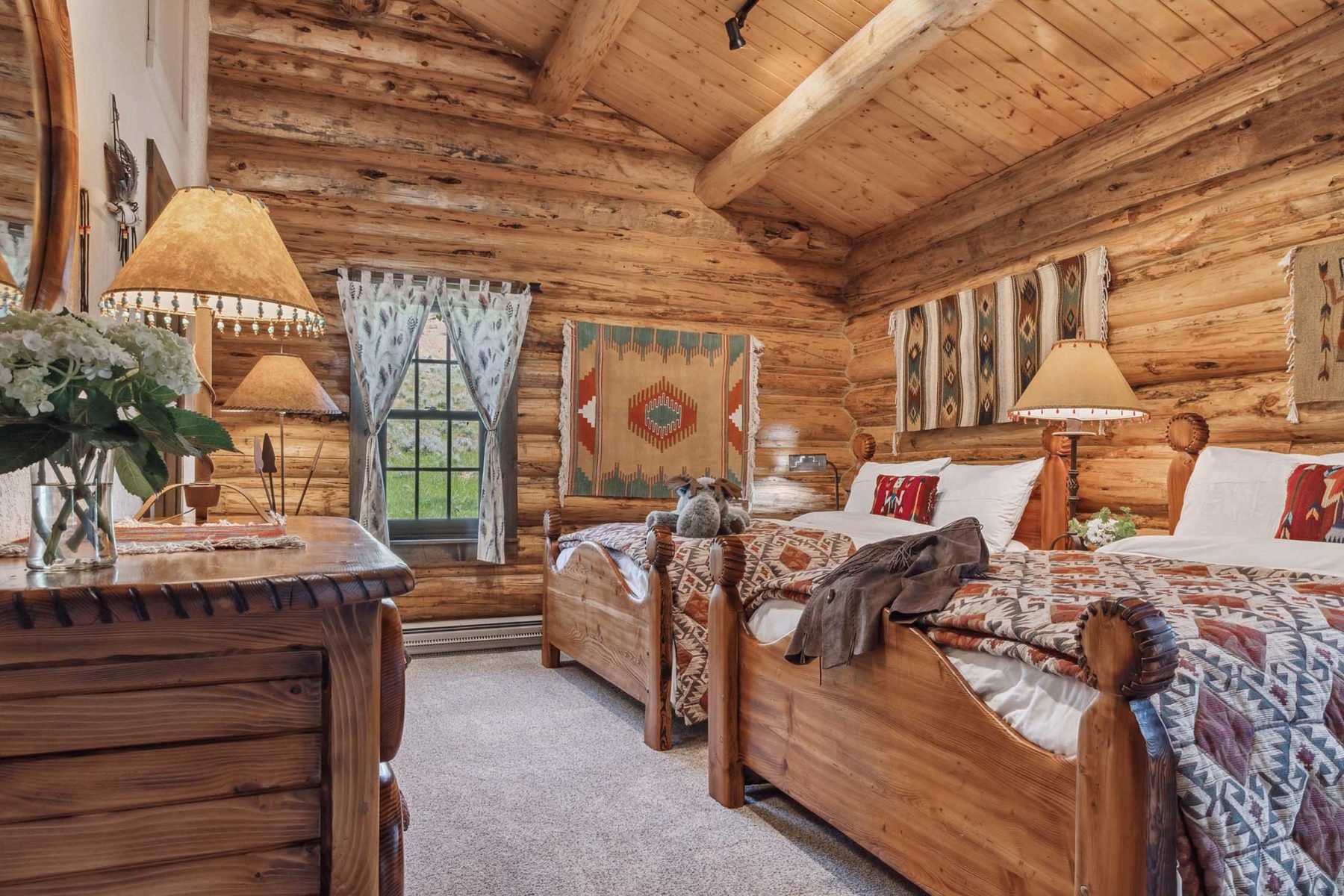 red_hills_ranch_jackson_hole_wyoming_cabin_3_guest_room