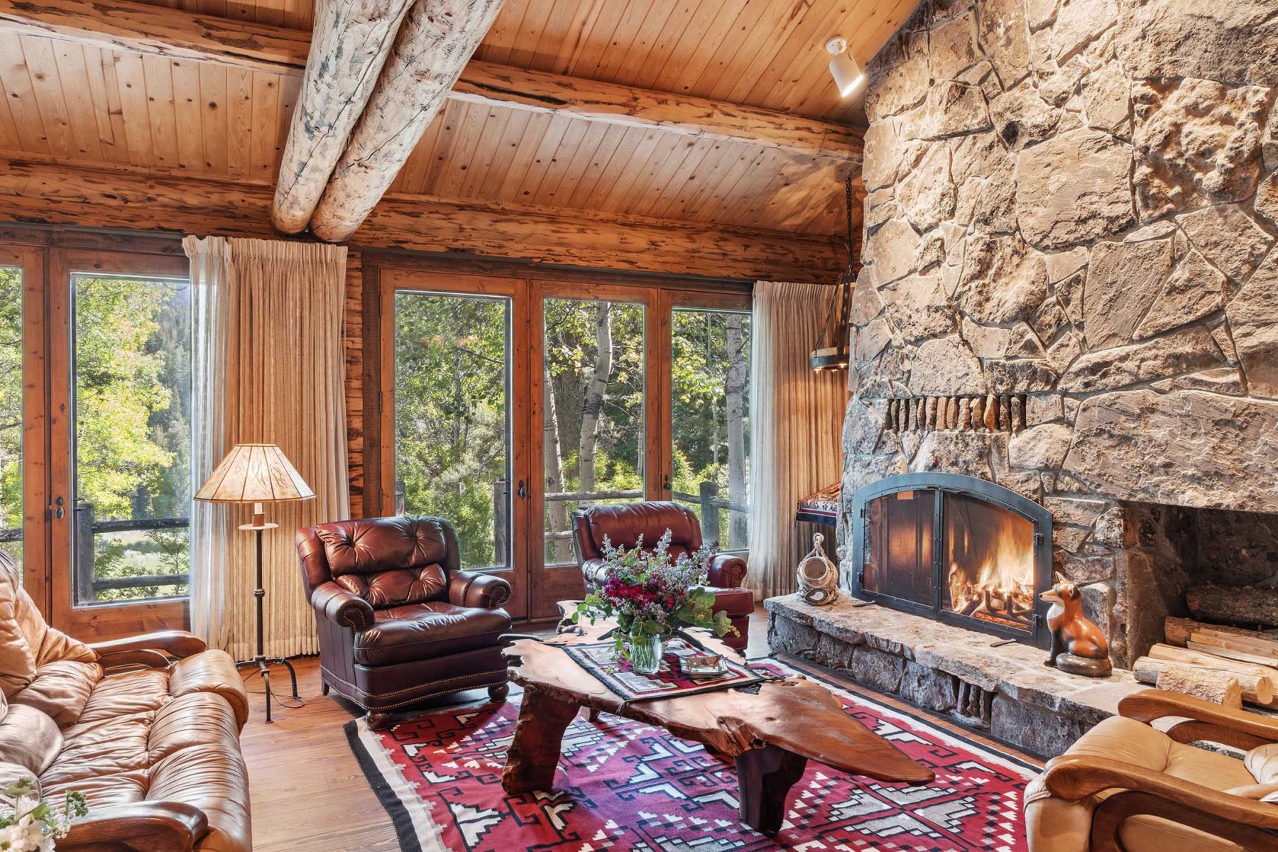 red_hills_ranch_jackson_hole_wyoming_living_room_2