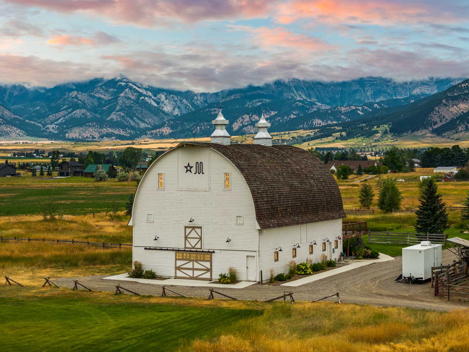 Star M Barn Belgrade/Bozeman, Montana